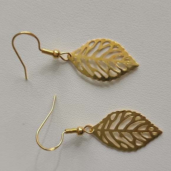Gold  Leaf Dangle  Earrings Lightweight  925  sterling Post - Picture 2 of 6